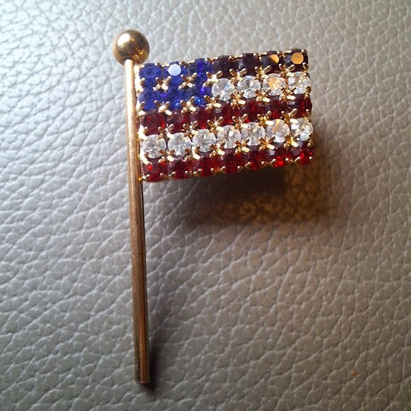 Pair Of Rhinestone‎ American Flag Brooch Pins With Gold & Silver Tones - Picture 3 of 8